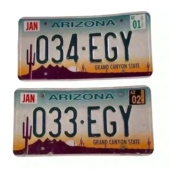 Retired Set of Two Arizona License Plates - Picture 1 of 2
